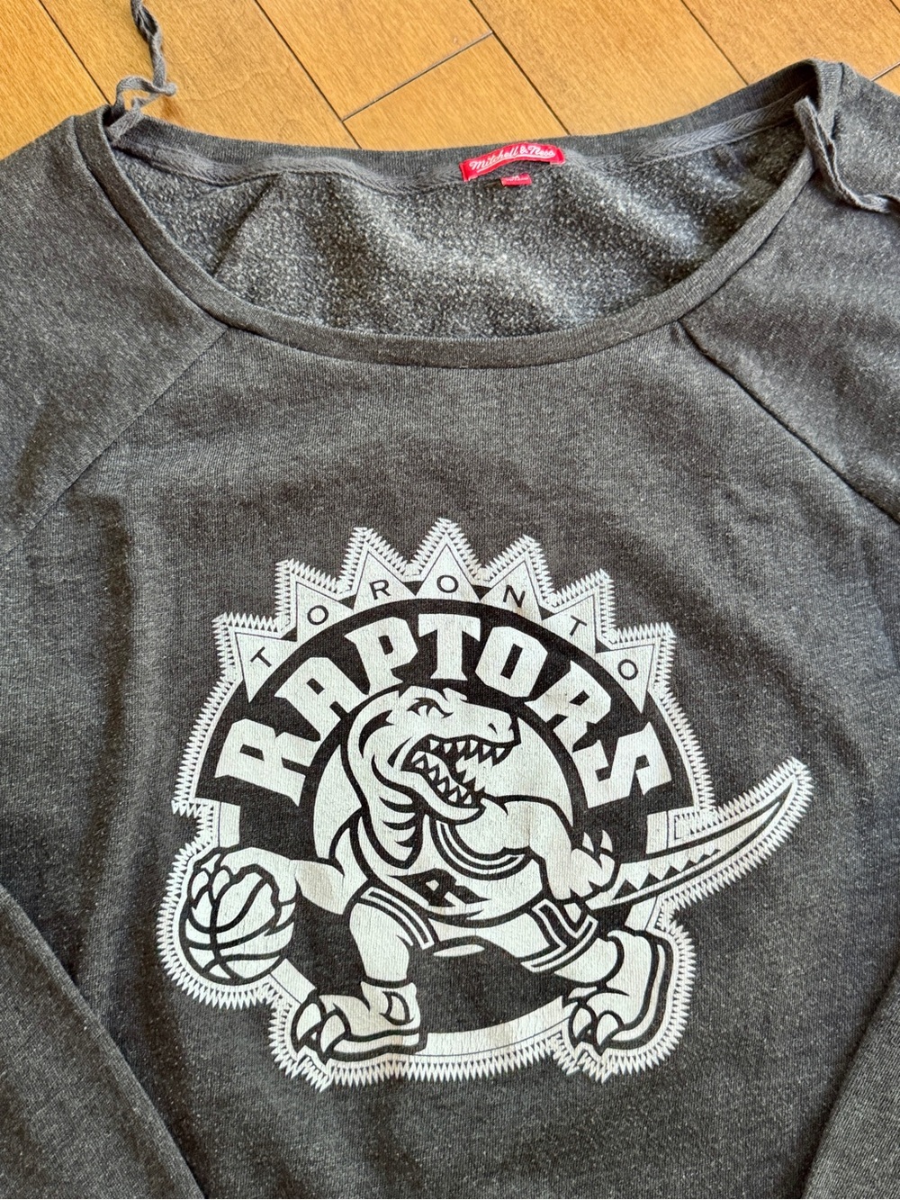 Mitchell & Ness Toronto Raptors Women's Sweatshirt - Off Shoulder - Medium